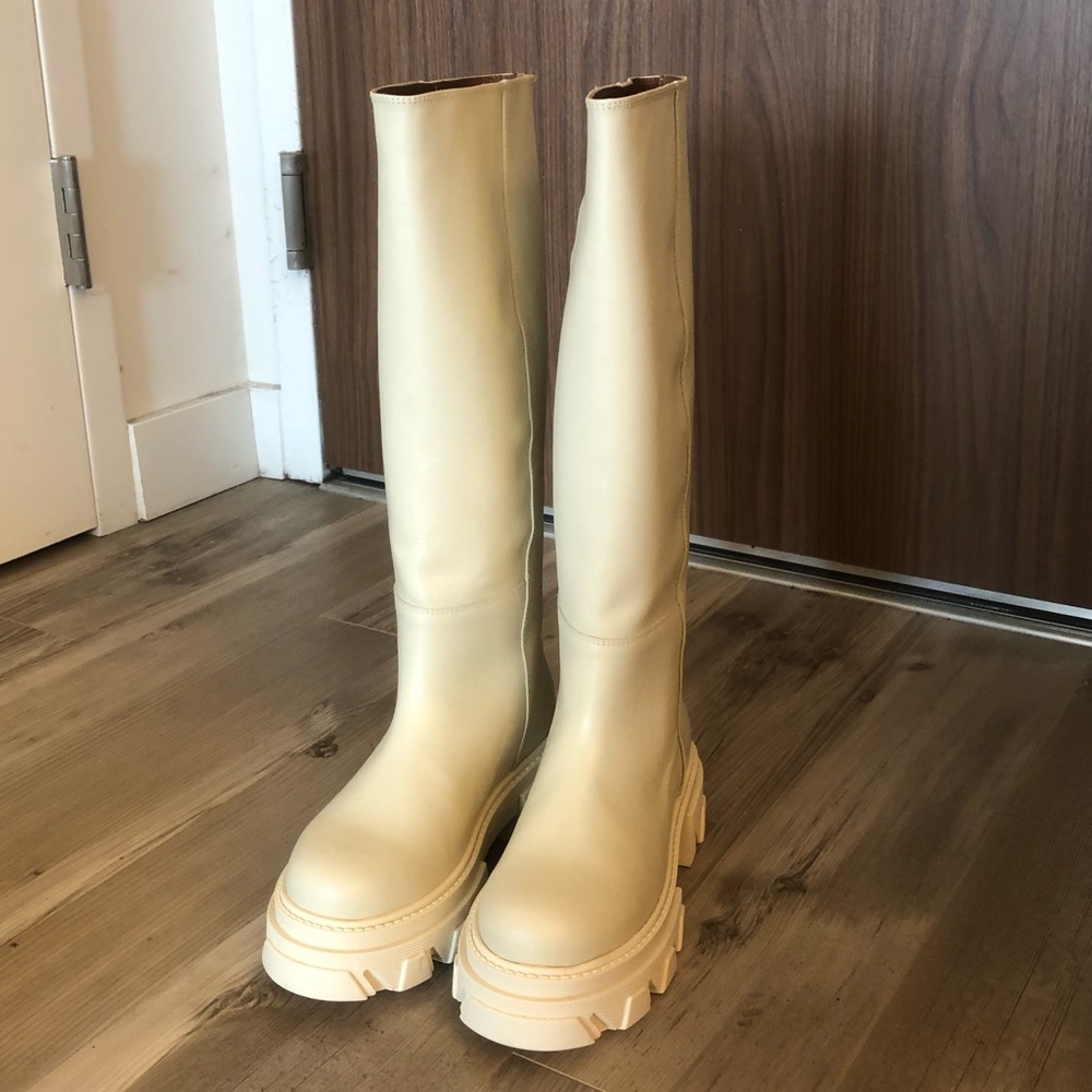 ALOHAS Cream Knee-High Platform Boots